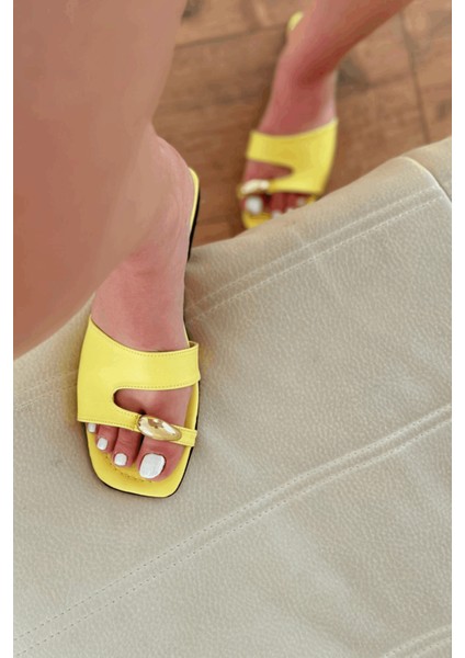 Velto Mat Deri Sarı Parmak Arası Kadın Terlik