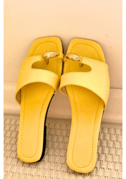 Velto Mat Deri Sarı Parmak Arası Kadın Terlik fırsatları