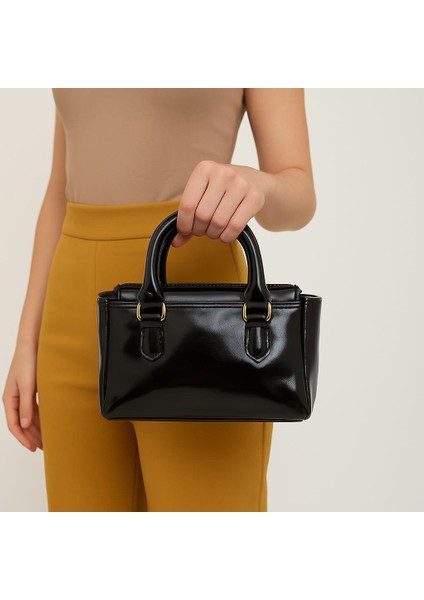 Parlak Rugan Siyah El ve Omuz Çantası