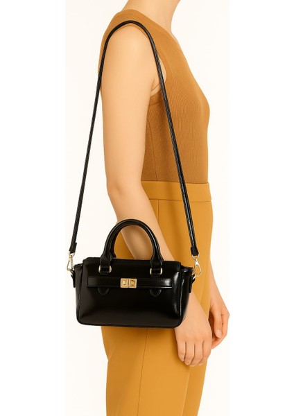 Parlak Rugan Siyah El ve Omuz Çantası modelleri