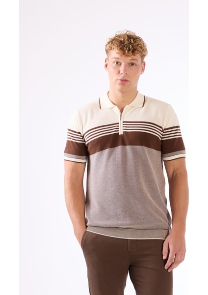 Kahve Çizgili Desen Fermuarlı Polo Yaka Kısa Kollu Slim Fit Erkek Triko