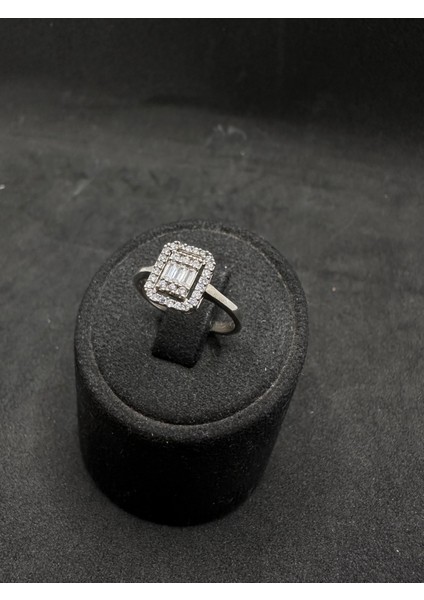 Tek Kollu Küçük Taşlı Kenarları Taşsız Baget Ithal Kadın Gümüş Yüzük fiyatları