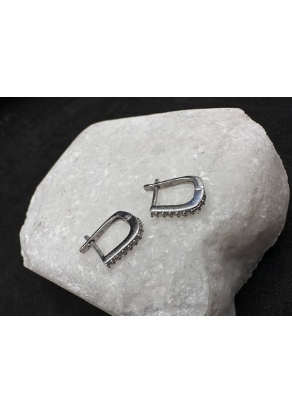 Arkası Klipsli Minimal Taşlı J Ithal Kadın Gümüş Küpe fiyatları