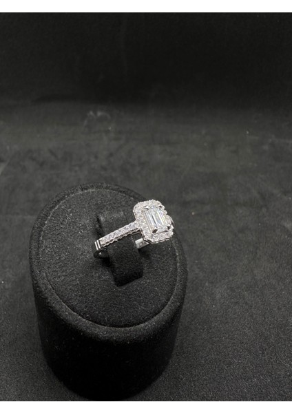 Kenarları Taşlı Tek Bagetli Ithal Kadın Gümüş Yüzük fiyatları