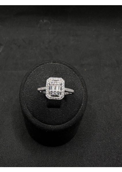 Kenarları Taşlı Tek Kollu Baget Kadın Gümüş Yüzük