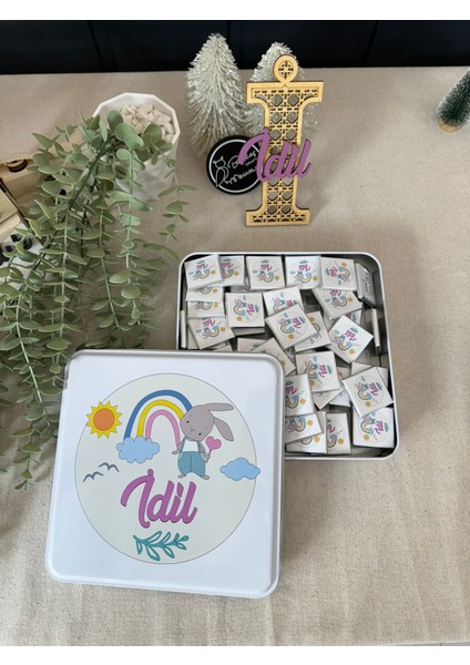 Isimli Yeni Doğan Bebek Mevlid Hediyelik Çikolata-Metal Kutu-Gökkuşağı Tavşanlı Toplam 50 Adet