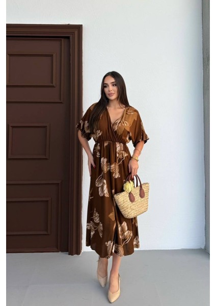 Kısa Kollu Beli Lastikli Desenli Midi Elbise fırsatları