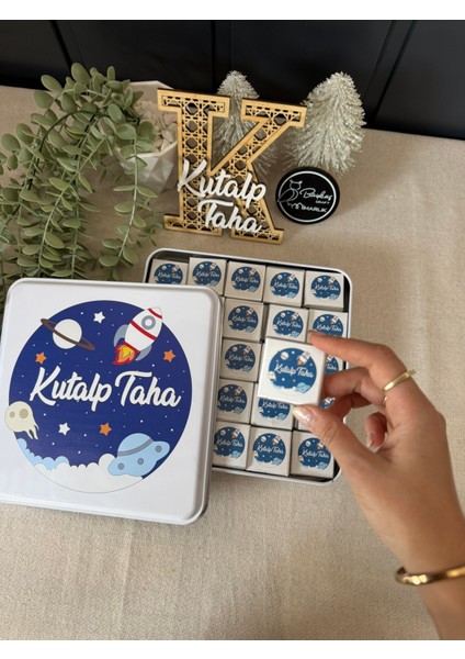 Isimli Yeni Doğan Bebek Mevlüt Hediyelik Çikolata-Metal Kutu-Uzaylı Roketli Toplam 50 Adet