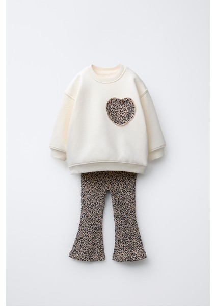 Kız Çocuk Pamuklu Ekru Kalp Aplikeli Sweatshirt ve Leopar Desenli Flare Tayt Takım