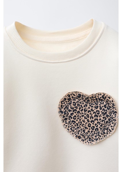 Kız Çocuk Pamuklu Ekru Kalp Aplikeli Sweatshirt ve Leopar Desenli Flare Tayt Takım modelleri
