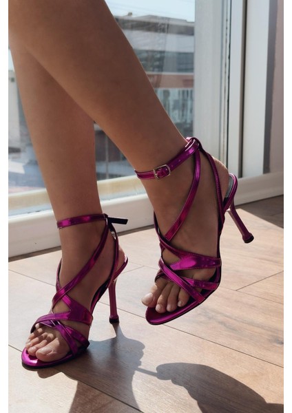 Holita Parlak Deri Bilekten Bağlamalı Topuklu Ayakkabı Fuşya indirimleri