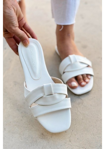 Yodens Mat Deri Çapraz Bant Detaylı Kadın Terlik Beyaz fiyatları
