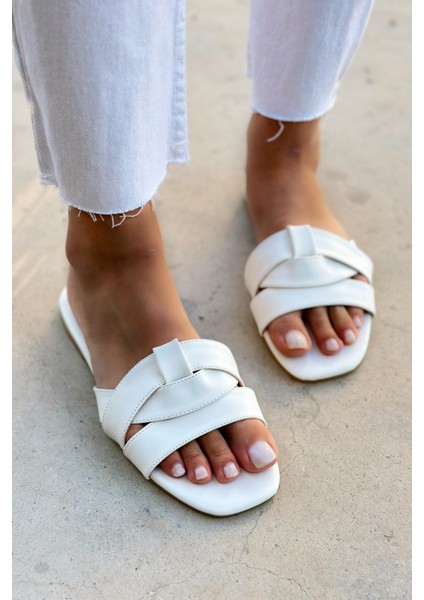 Yodens Mat Deri Çapraz Bant Detaylı Kadın Terlik Beyaz modelleri