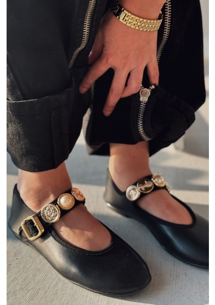 Brosta Mat Deri Toka Detaylı Siyah Kadın Babet modelleri