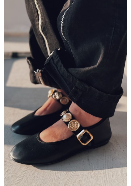 Brosta Mat Deri Toka Detaylı Siyah Kadın Babet indirimleri