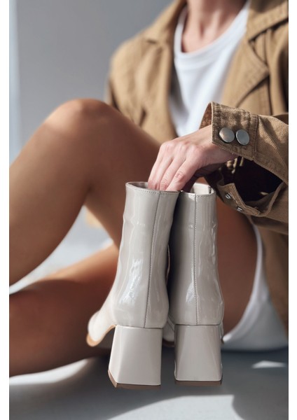 Tavino Rugan Bej Kısa Topuklu Bot indirimleri