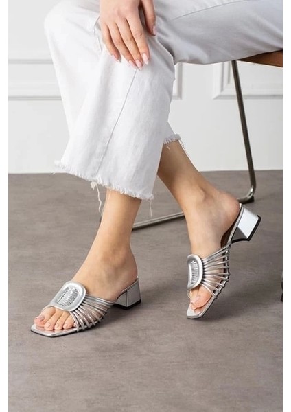 Anca Gümüş Rugan Topuklu Terlik fiyatları