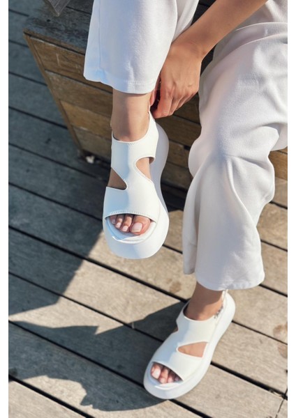 Pantes Mat Deri Kalın Taban Kadın Sandalet Beyaz fırsatları