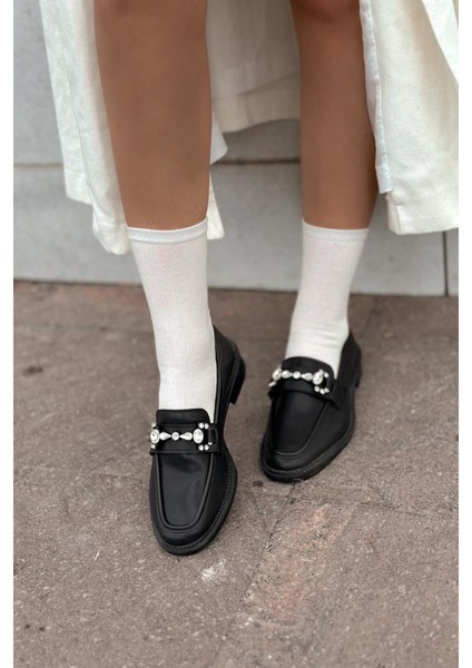 Vitelo Mat Deri Taş Detaylı Kadın Loafer Siyah