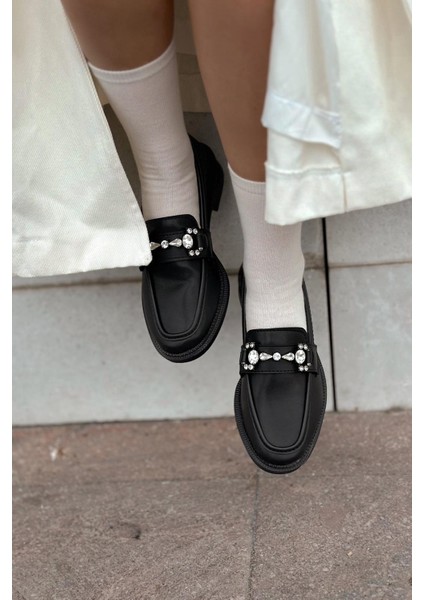 Vitelo Mat Deri Taş Detaylı Kadın Loafer Siyah fırsatları