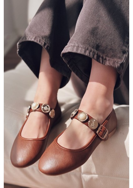 Brosta Mat Deri Toka Detaylı Taba Kadın Babet