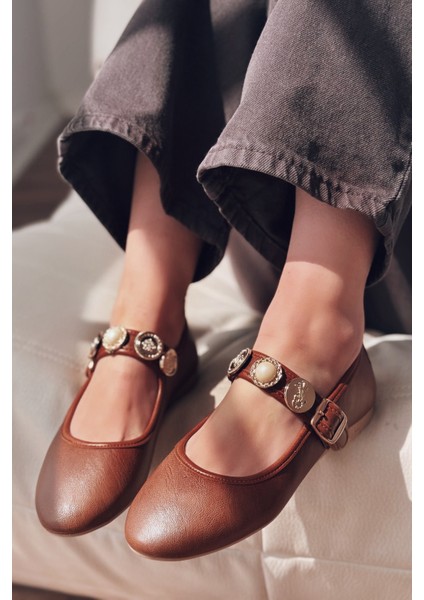 Brosta Mat Deri Toka Detaylı Taba Kadın Babet modelleri