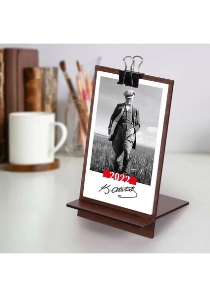 Ahşap Tabanlı Atatürk Masa Takvimi 2026