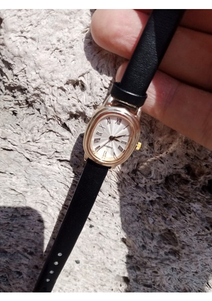 Retro Still Marka Model Vintage Oval Gold Kasa - Siyah Kordon Kadın Kol Saati 0014