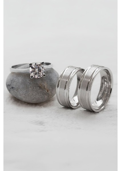 Rodyumlu Ortası Broseli Çift Gümüş Alyans (Tektaş Hediyeli)