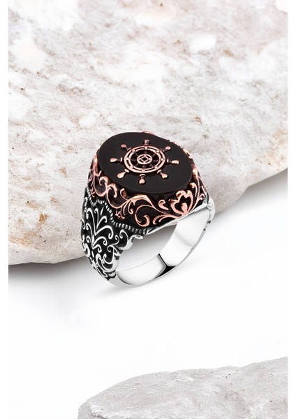 Onix Taş Üzeri Gemi Dümeni Motifli Gümüş Erkek Yüzük