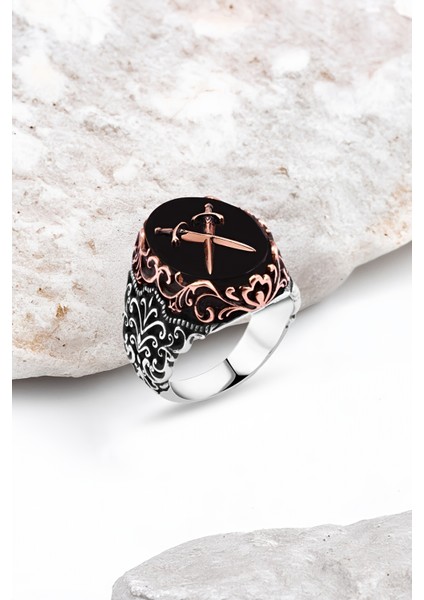 Onix Taşlı Çift Kılıçlı Gümüş Erkek Yüzük