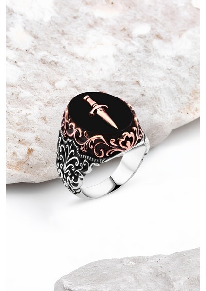 Onix Taş Üzeri Kılıçlı Gümüş Erkek Yüzük