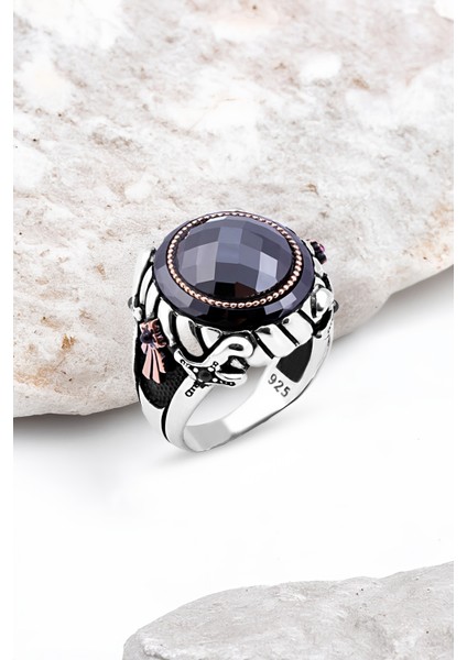 Ortası Kesme Siyah Zirkon Taşlı Kenarı Çember Taşlı Gümüş Erkek Yüzük