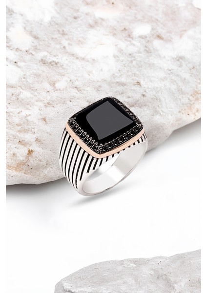 Gümüş Onix Taşlı Çizgili Kasa Erkek Yüzük