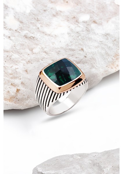 Gümüş Fasetli Yeşil Zirkon Taşlı Çizgili Kasalı Erkek Yüzük