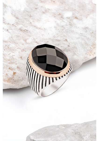 Gümüş Siyah Faset Taşlı Çizgili Kasa Erkek Yüzük