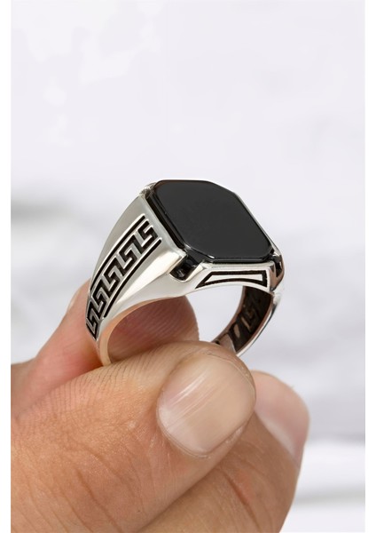 Grek Desenli Siyah Oniks Taşlı Gümüş Erkek Yüzük