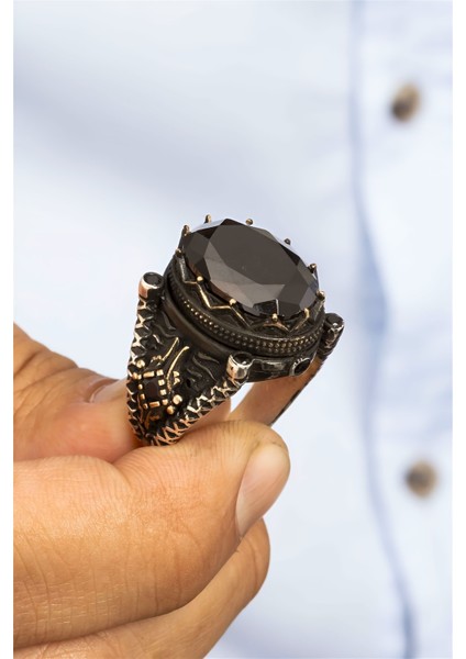 Siyah Taşlı Taç Motifli Karartmalı Gümüş Erkek Yüzük