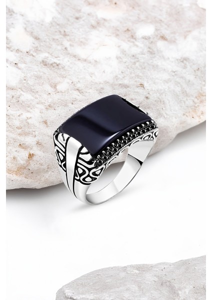 Onix Taş Kenarları Minik Siyah Zirkon Taşlı Gümüş Erkek Yüzük