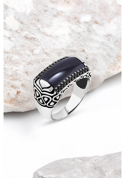 Onix Taşlı Kenarı Minik Siyah Zirkon Taşlı Gümüş Erkek Yüzük