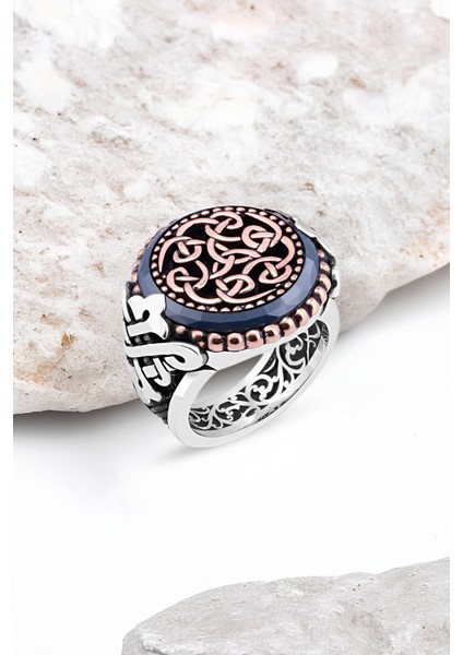 Üzeri Motifli Kenarı Çember Taşlı Gümüş Erkek Yüzük
