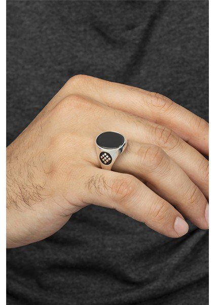 Oniks Taşlı Karo Desenli Gümüş Erkek Yüzük fiyatları