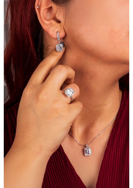 925 Ayar Gümüş Rodyumlu Baget Taşlı Sekizgen Bayan Takı Seti fiyatları