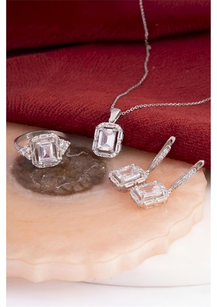 925 Ayar Gümüş Rodyumlu Triple Zirkon Süslemeli Baget Bayan Takı Seti