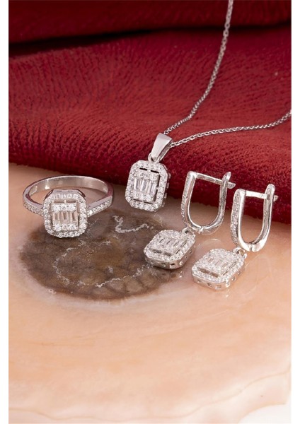 925 Ayar Gümüş Rodyumlu Ortası Baget Taşlı Zirkon Bayan Takı Seti