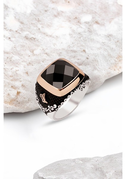 Gümüş Fasetli Siyah Zirkon Taşlı Kenarları Tuğralı Erkek Yüzük