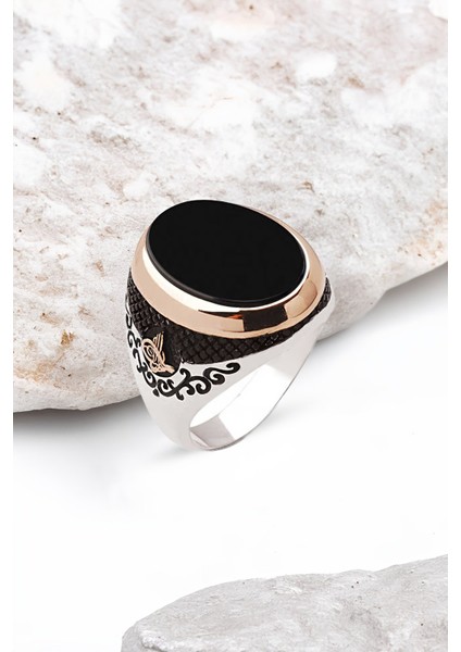 Gümüş Oval Kesim Onix Taşlı Yanları Tuğralı Erkek Yüzük