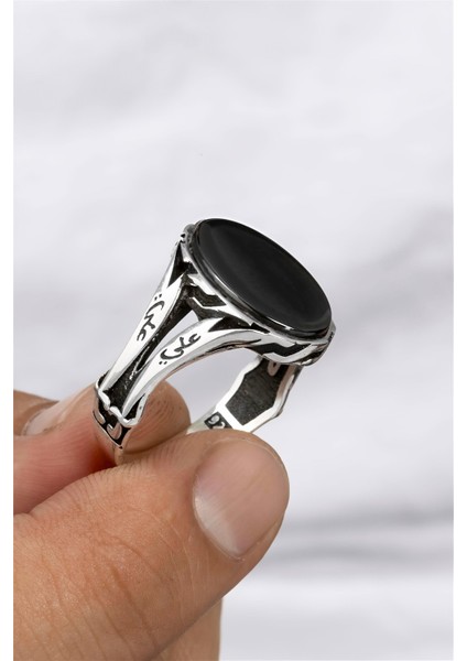 Hz. Ali Yazılı Kılıç Motifli Oniks Taşlı Gümüş Erkek Yüzük