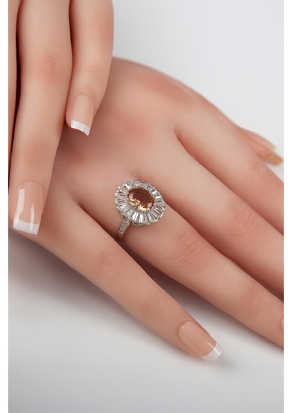 Ortası Zultanit Taşlı Baget Süslemeli 925 Ayar Gümüş Bayan Yüzük fiyatları