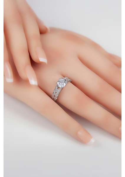 Yaprak Motifli Zirkon Taşlı 925 Ayar Gümüş Bayan Yüzük modelleri